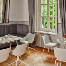 table_new_school_m017_m010ral7044_seating_baltic_mc14_m030ral0608005_m015ral9010_2_male_2